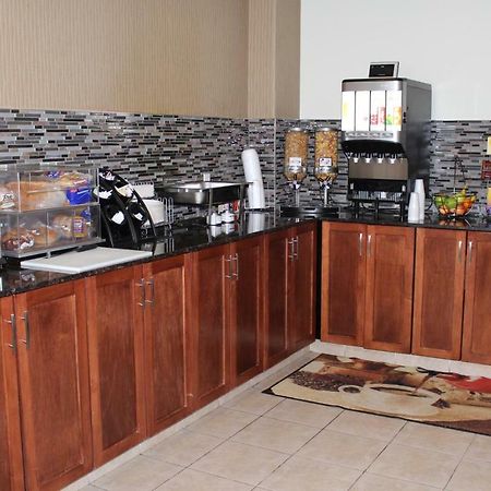 Fox Creek Foxwood Inn And Suites מראה חיצוני תמונה
