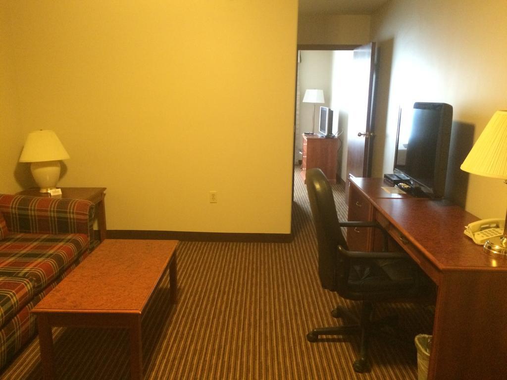 Fox Creek Foxwood Inn And Suites מראה חיצוני תמונה