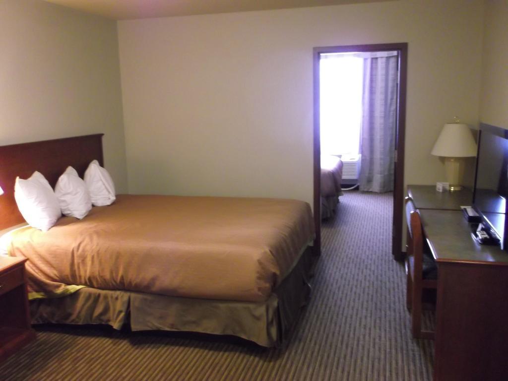 Fox Creek Foxwood Inn And Suites חדר תמונה