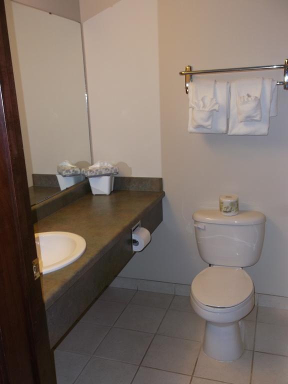 Fox Creek Foxwood Inn And Suites חדר תמונה