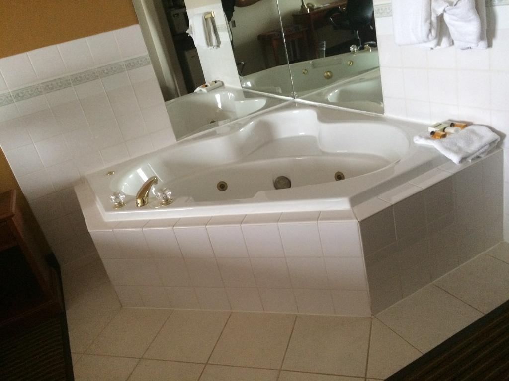 Fox Creek Foxwood Inn And Suites חדר תמונה