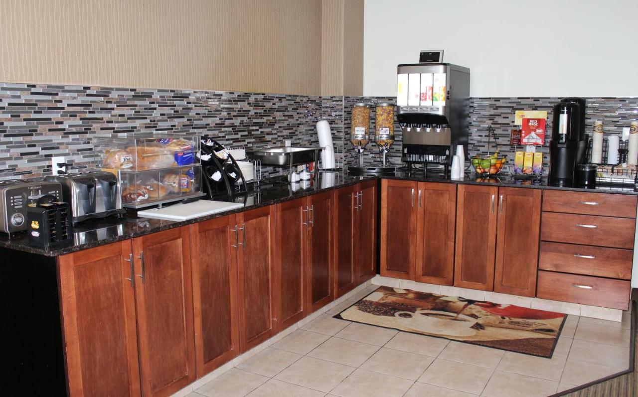 Fox Creek Foxwood Inn And Suites מראה חיצוני תמונה